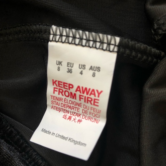 Pretty little thing velvet short - Picture 3 of 3